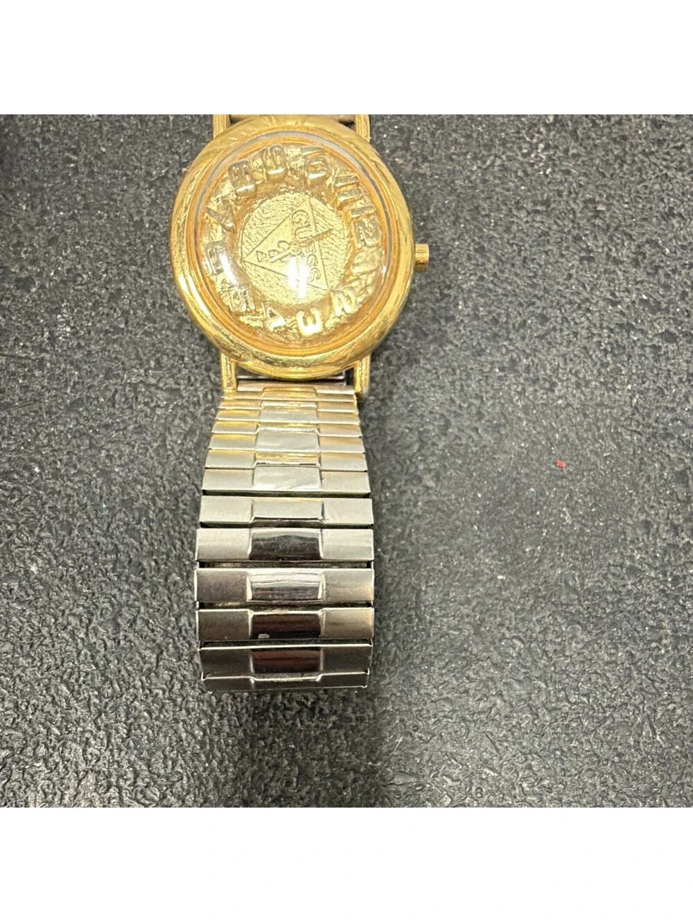 GUESS Inc. Vintage Women's Quartz Analog Gold Dial Silver Stretch Bracelet
